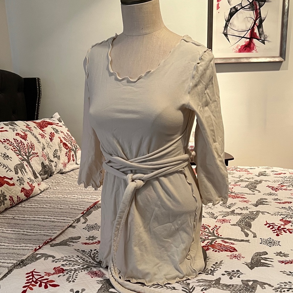 Chic Cream Women's Blouse with Scalloped Trim